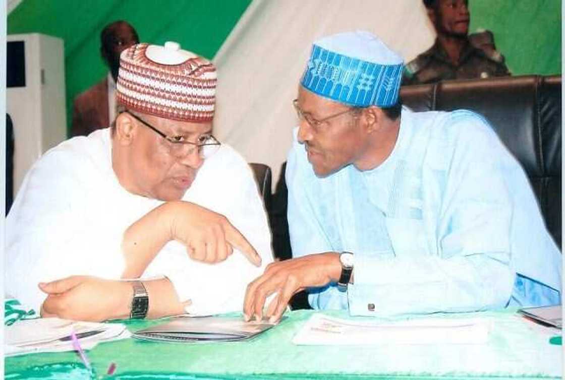 Janar Babangida da Buhari a shekarar 2005