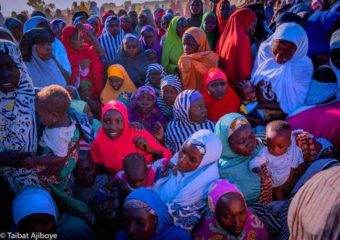 Gwamnatin tarayya ta kaiwa iyalan manoman da aka kashe a Borno tirelan hatsi