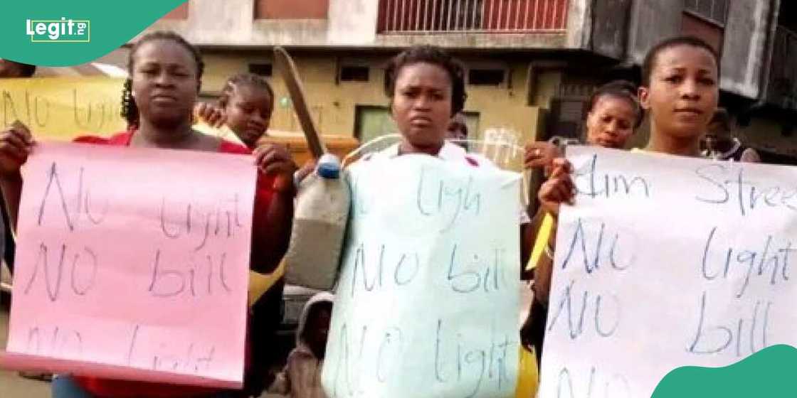 “Husbands don’t touch us at night because of heat": Rivers women protest over poor power supply “Husbands don’t touch us at night because of heat": Rivers women protest over poor power supply