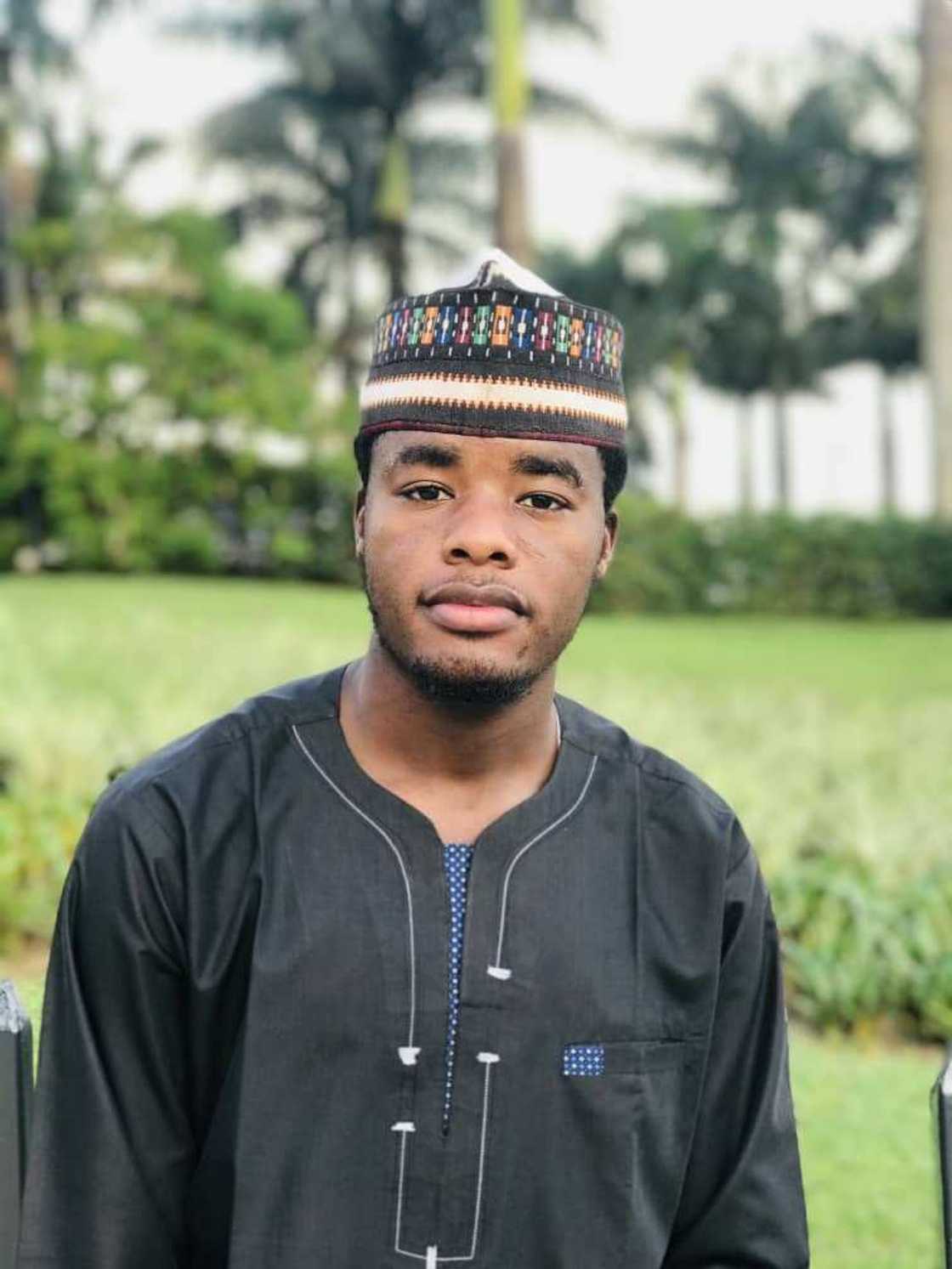 Matashi dan asalin jihar Kano ya fito da fasahar koyon addinin Musulunci a waya Matashi dan asalin jihar Kano ya fito da fasahar koyon addinin Musulunci a waya