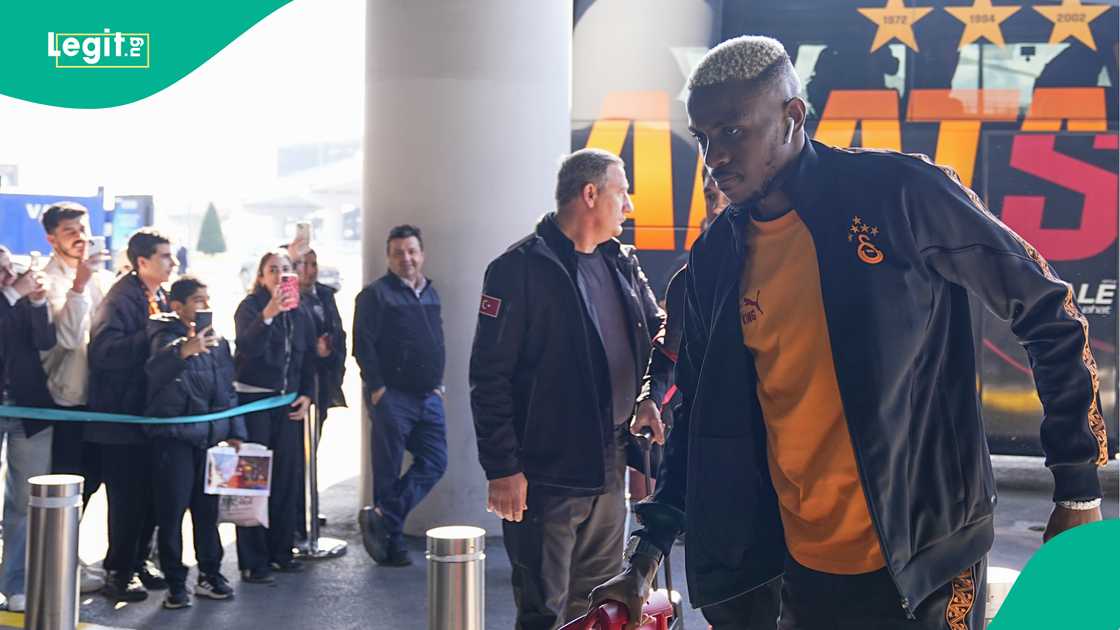 Victor Osimhen, Istanbul airport, Galatasaray, Liverpool, England. Victor Osimhen, Istanbul airport, Galatasaray, Liverpool, England.