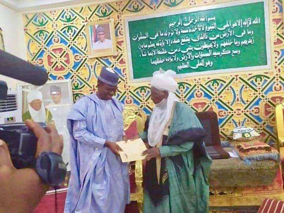 Barden Hausa: Sabon sarautar da sarkin Daura ya nada Gwamna Matawalle Barden Hausa: Sabon sarautar da sarkin Daura ya nada Gwamna Matawalle