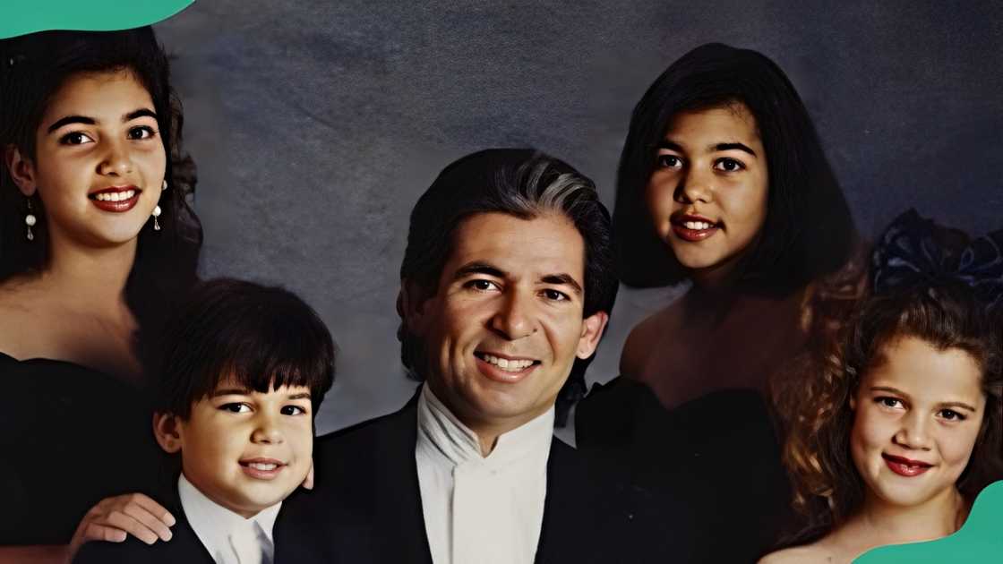 Robert Kardashian and his four children Robert Kardashian and his four children