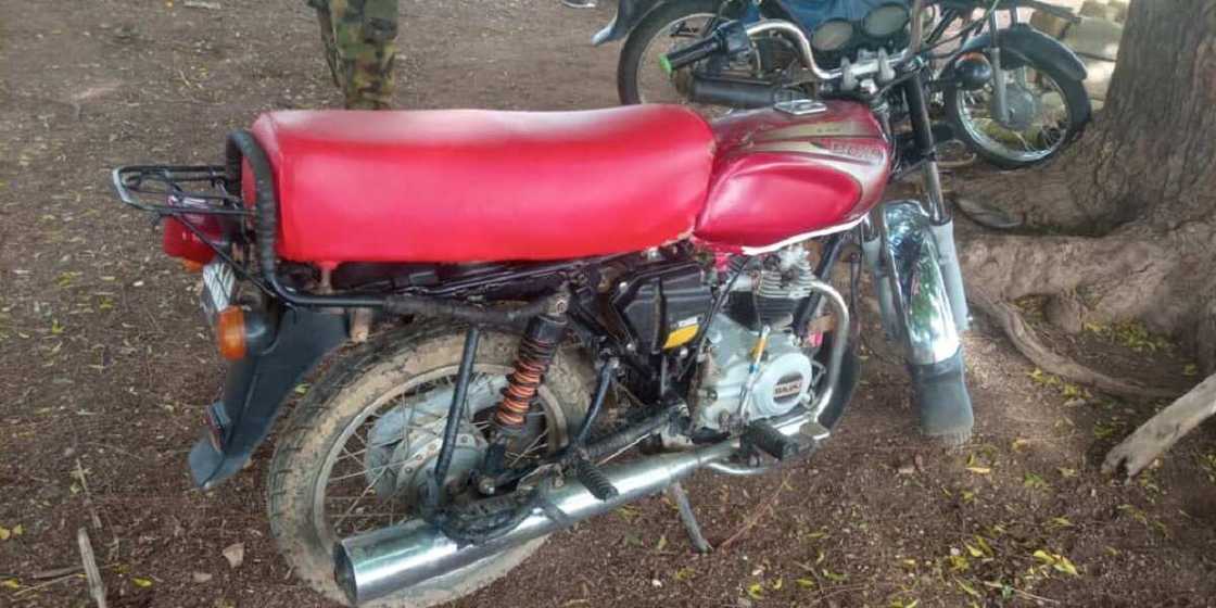 Hotuna: Sojoji sun halaka 'yan bindiga a Sokoto, Katsina da Zamfara, sun kwato dabbobi 651 Hotuna: Sojoji sun halaka 'yan bindiga a Sokoto, Katsina da Zamfara, sun kwato dabbobi 651