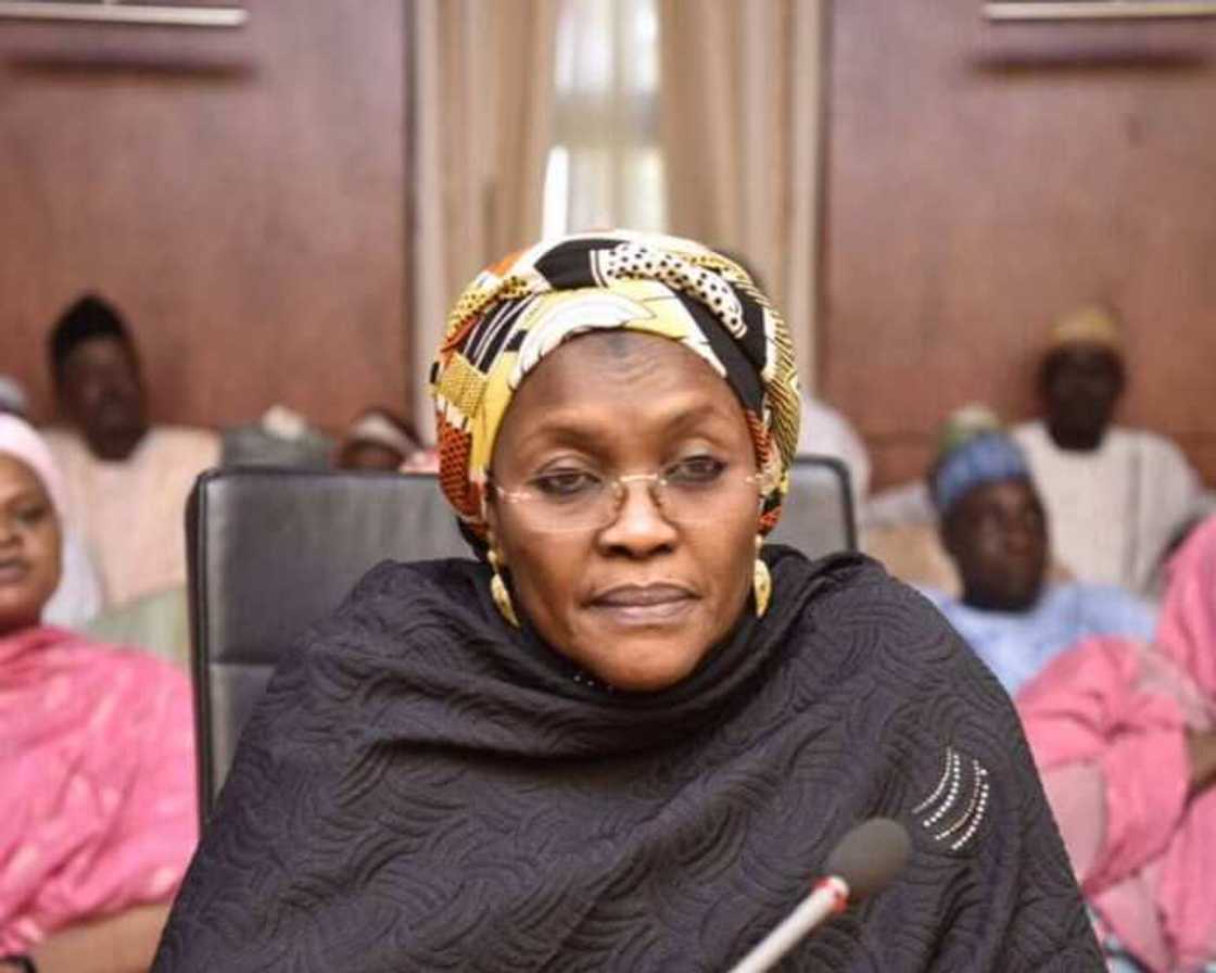 Hukuma ta kama wata Mata da ke aiki a NNPC ta na azabtar da boyi-boyinta Hukuma ta kama wata Mata da ke aiki a NNPC ta na azabtar da boyi-boyinta