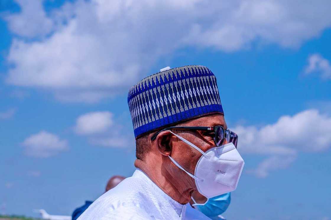 Buhari yayin da sauka a birnin Bamako
Hoto daga fadar shugaban kasa @Buharisallau1 Buhari yayin da sauka a birnin Bamako
Hoto daga fadar shugaban kasa @Buharisallau1