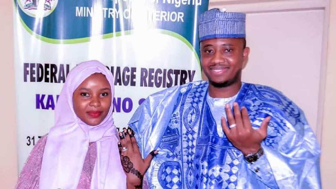 Abubuwan da ya kamata ku sani game da ma'auratan da ake zargin sun yi auren zobe a Kano Abubuwan da ya kamata ku sani game da ma'auratan da ake zargin sun yi auren zobe a Kano