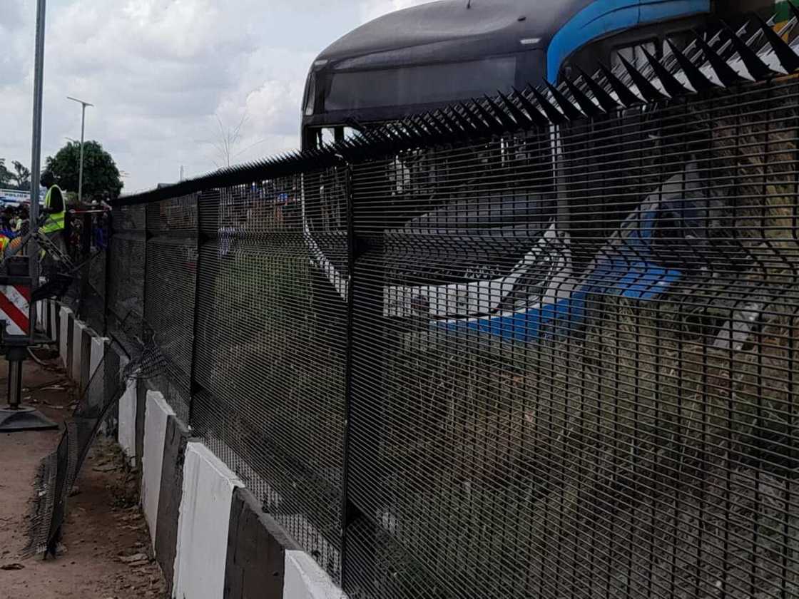 Hadarin jirgin kasa a Legas. Hadarin jirgin kasa a Legas.