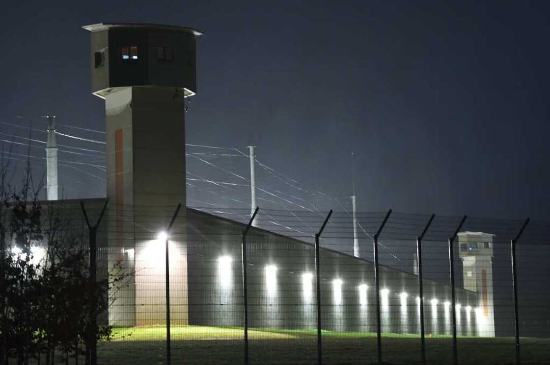 Jails have deployed scrambling technology to try to stop the smuggling Jails have deployed scrambling technology to try to stop the smuggling