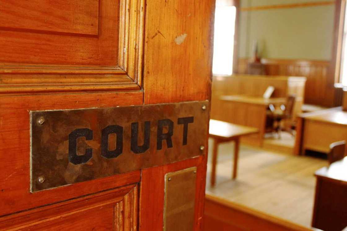 Kotun Shari'ar Musulunci ta daure lauyan bogi a Kano watanni 15 Kotun Shari'ar Musulunci ta daure lauyan bogi a Kano watanni 15