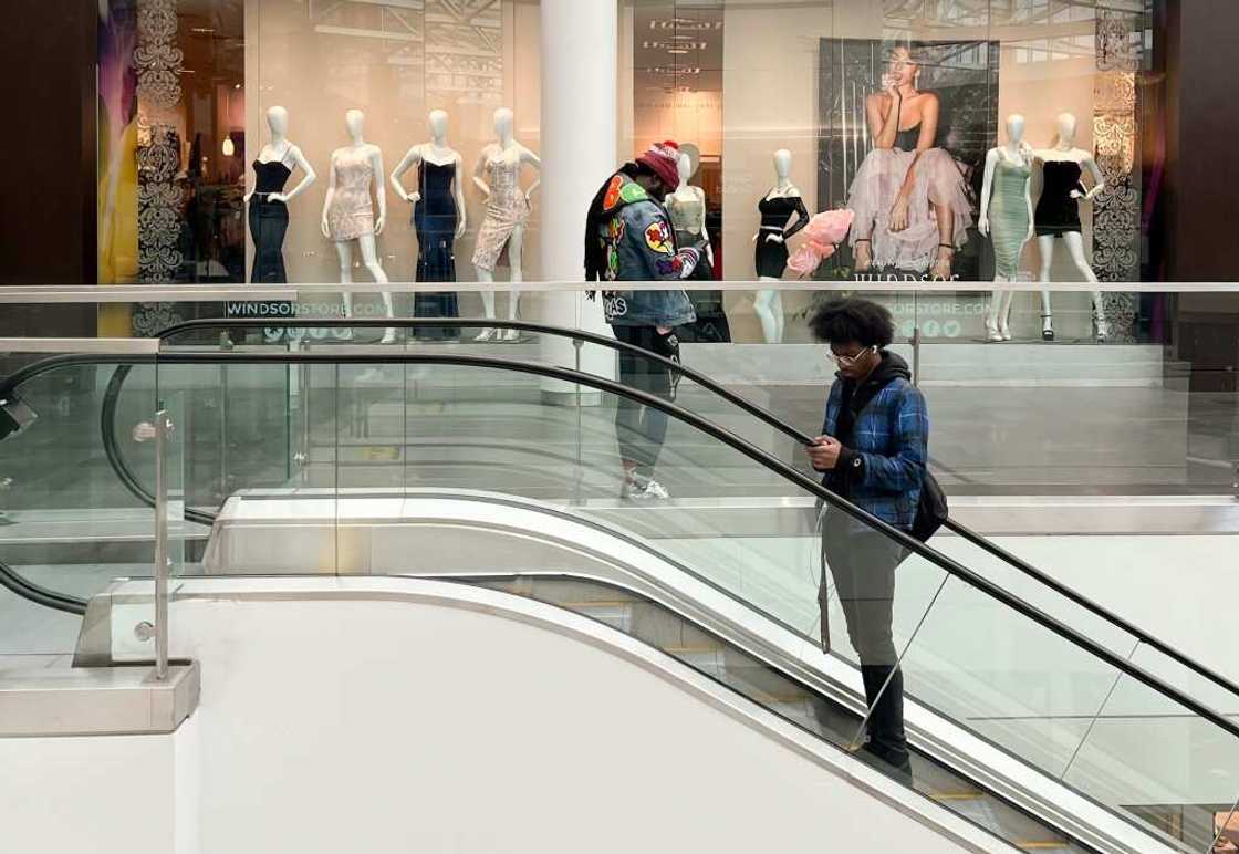 US economic growth cooled more than expected to 1.6 percent in the first quarter, according to government data US economic growth cooled more than expected to 1.6 percent in the first quarter, according to government data