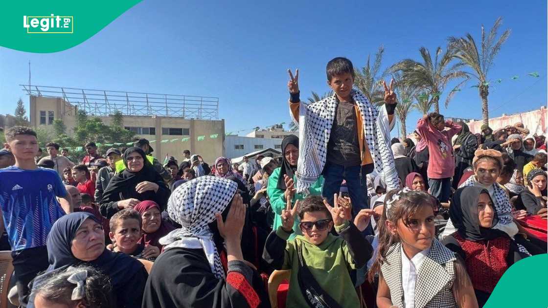 Wasu mutanen Gaza da suka dawo gida Wasu mutanen Gaza da suka dawo gida