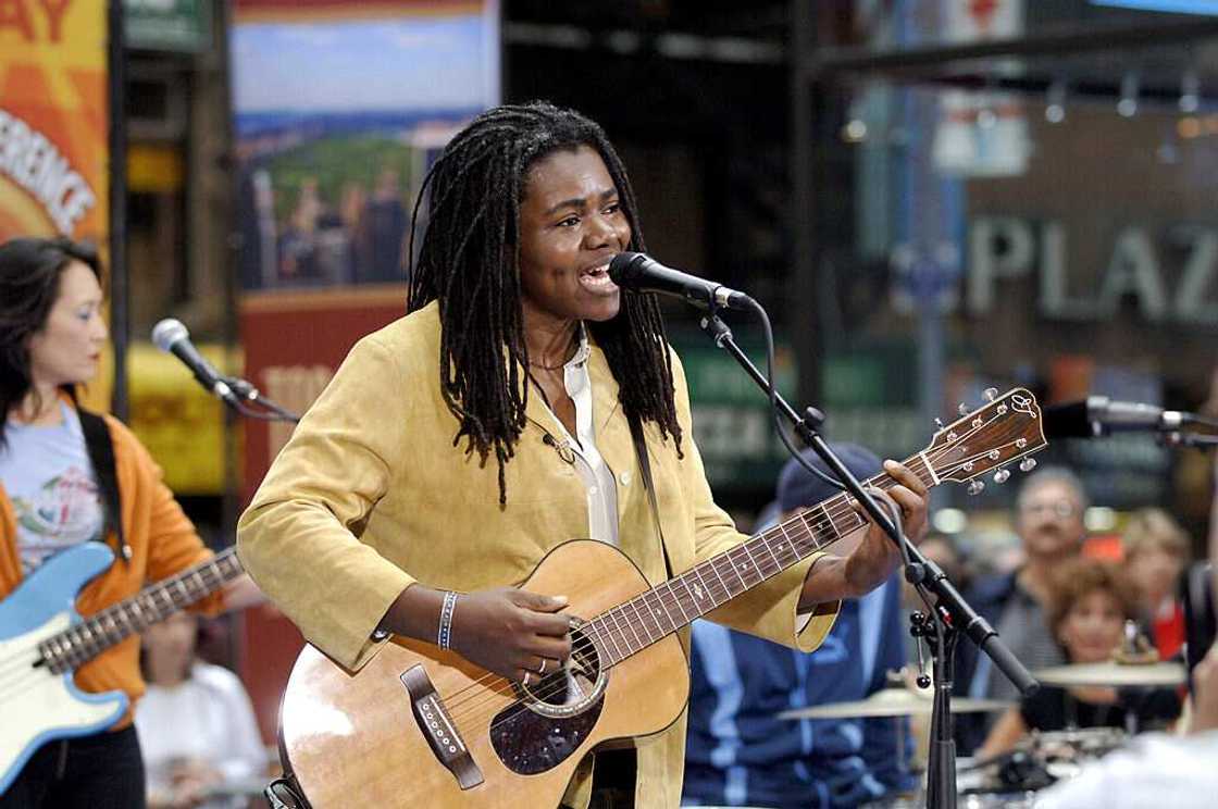 Tracy Chapman performs at a concert Tracy Chapman performs at a concert