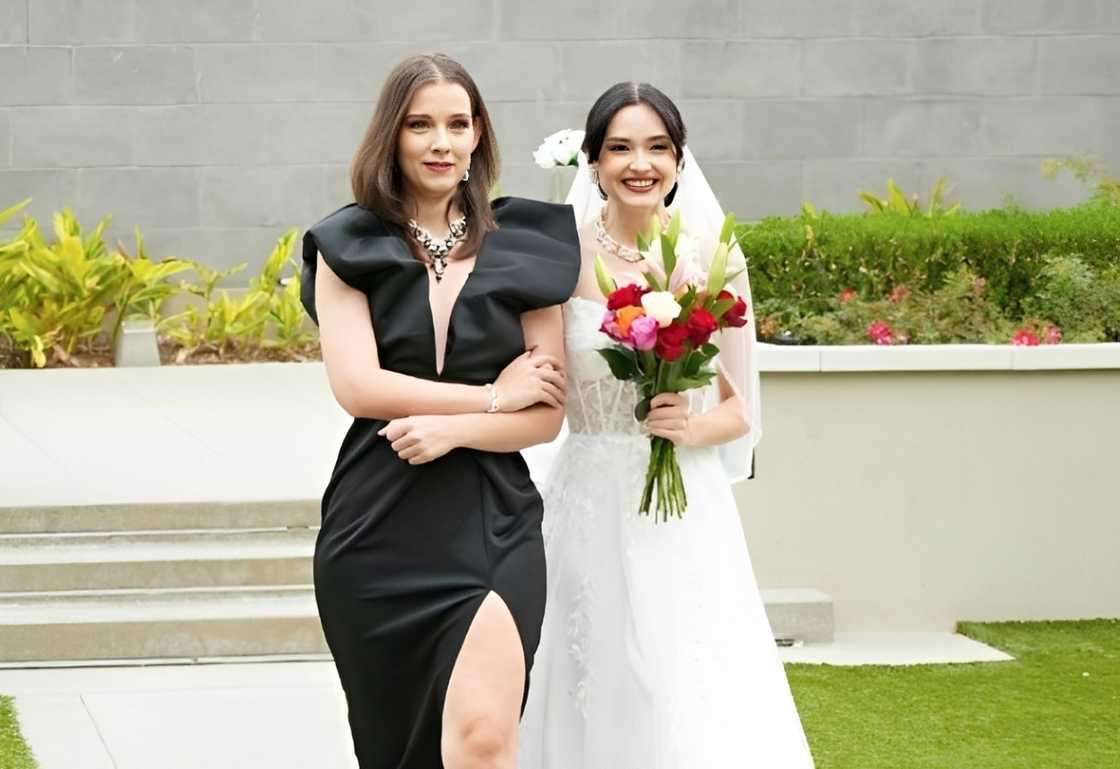 A wedding scene from My Sister Is The Warlord Queen.