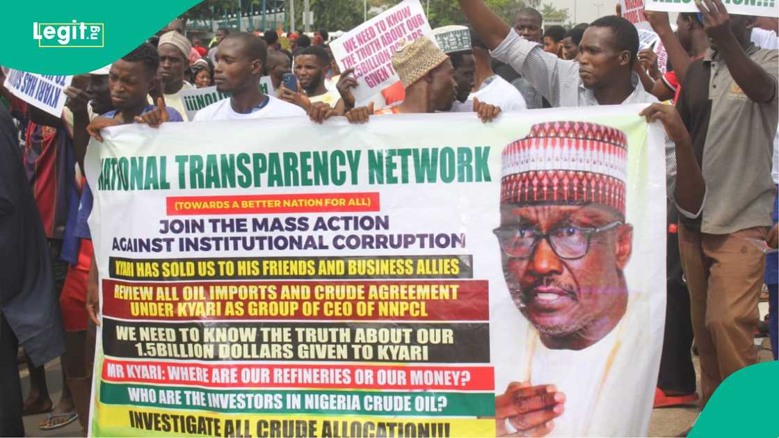 Masu zanga zanga sun nemi minista ya gurfanar da tsohon shugaban NNPCL kan rashawa Masu zanga zanga sun nemi minista ya gurfanar da tsohon shugaban NNPCL kan rashawa