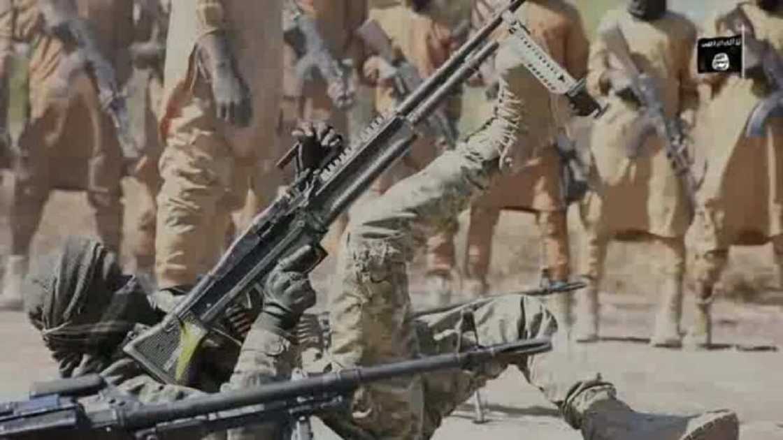 Boko Haram sunyi bidiyo suna kwaikwayon atisayen sojoji Boko Haram sunyi bidiyo suna kwaikwayon atisayen sojoji