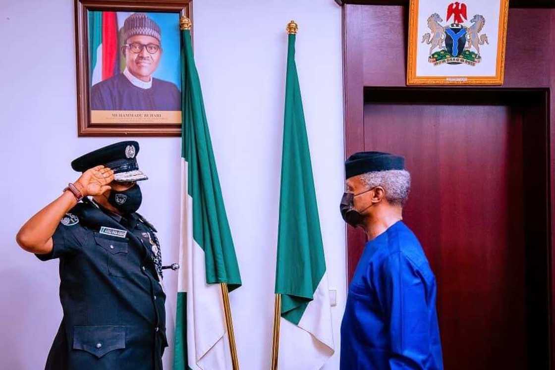 Yanzu-yanzu: Osinbajo ya rantsar da sabon Sifetan Yan Sanda, Alkali