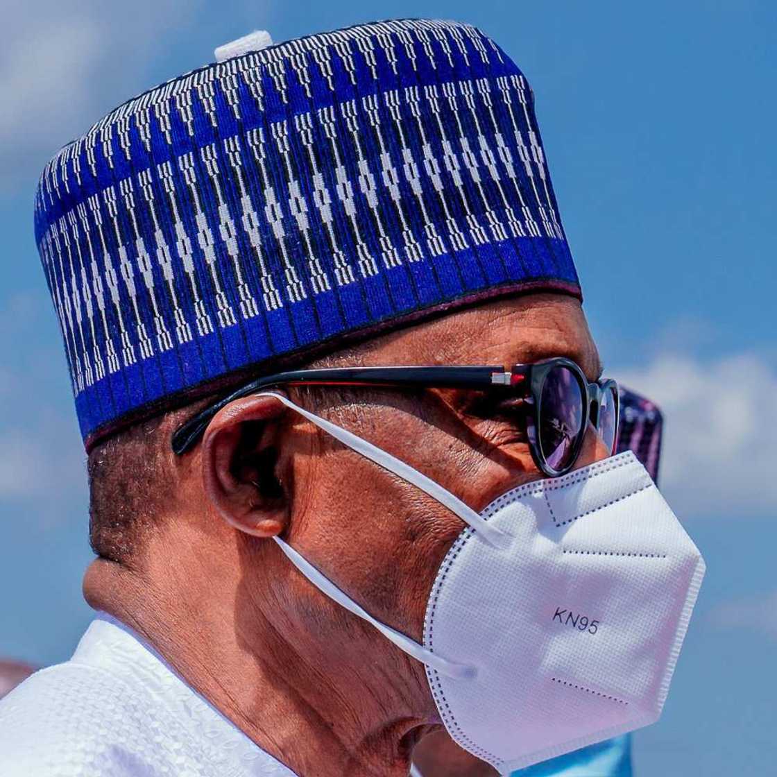 Buhari yayin da sauka a birnin Bamako
Hoto daga fadar shugaban kasa @Buharisallau1 Buhari yayin da sauka a birnin Bamako
Hoto daga fadar shugaban kasa @Buharisallau1