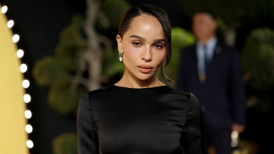Zoë Kravitz poses on the red carpet of the 2025 Vanity Fair Oscar Party at Wallis Annenberg Centre for the Performing Arts in Beverly Hills, California Zoë Kravitz poses on the red carpet of the 2025 Vanity Fair Oscar Party at Wallis Annenberg Centre for the Performing Arts in Beverly Hills, California