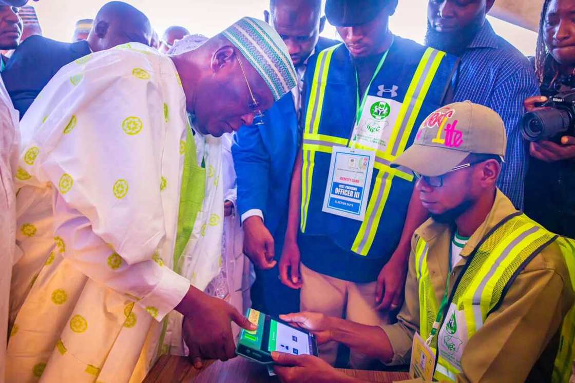 Atiku Abubakar casting his vote/INEC/PDP/BVAS/2023 Presidential Election Atiku Abubakar casting his vote/INEC/PDP/BVAS/2023 Presidential Election