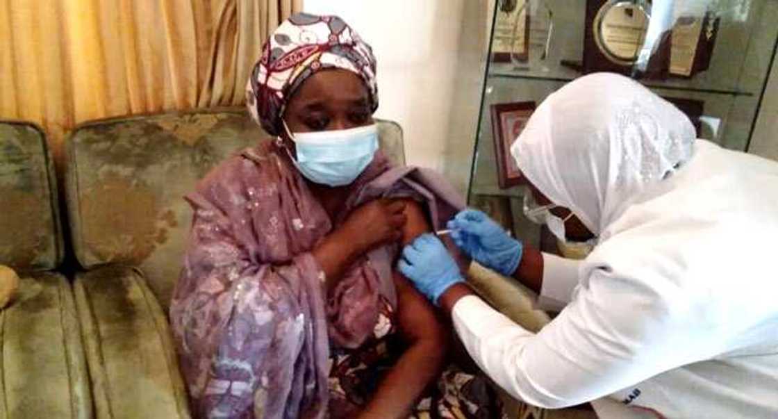 Abdulsalami wife takes COVID-19 vaccine Abdulsalami wife takes COVID-19 vaccine