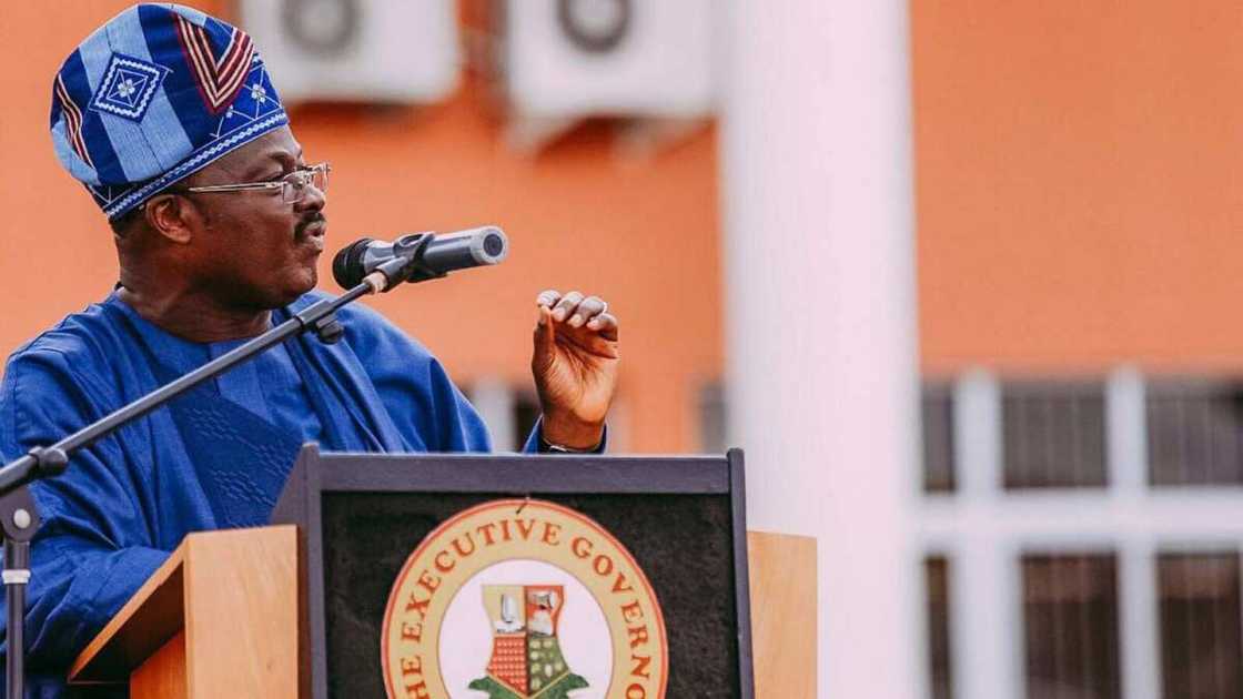 Yanzu-yanzu: Tsohon shugaban jam'iyyar APC na rikon kwarya, Abiola Ajimobi, ya mutu Yanzu-yanzu: Tsohon shugaban jam'iyyar APC na rikon kwarya, Abiola Ajimobi, ya mutu