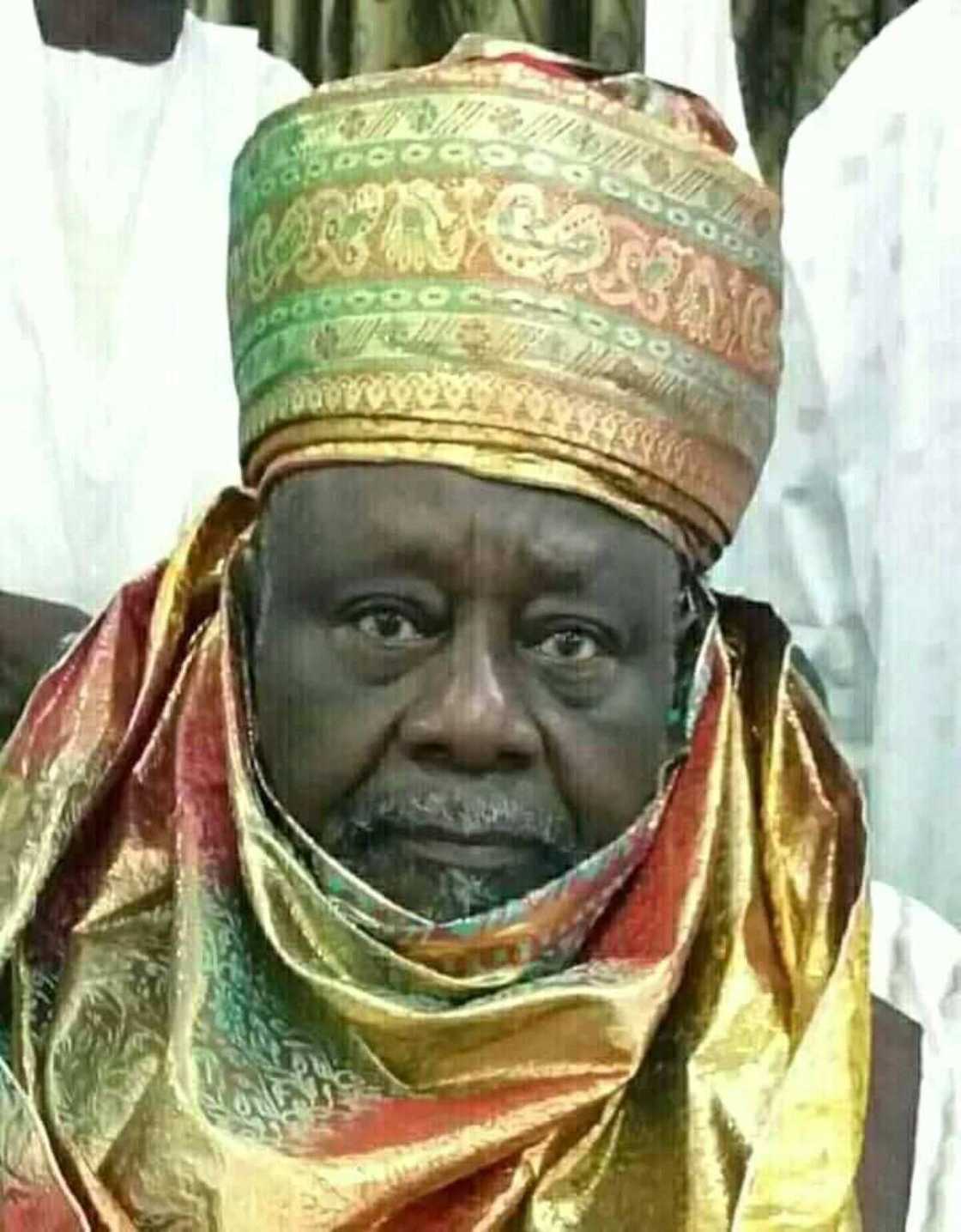 N13k ne albashinmu: Sanata ya bayyana yadda ake biyan sanatoci a 1999 N13k ne albashinmu: Sanata ya bayyana yadda ake biyan sanatoci a 1999