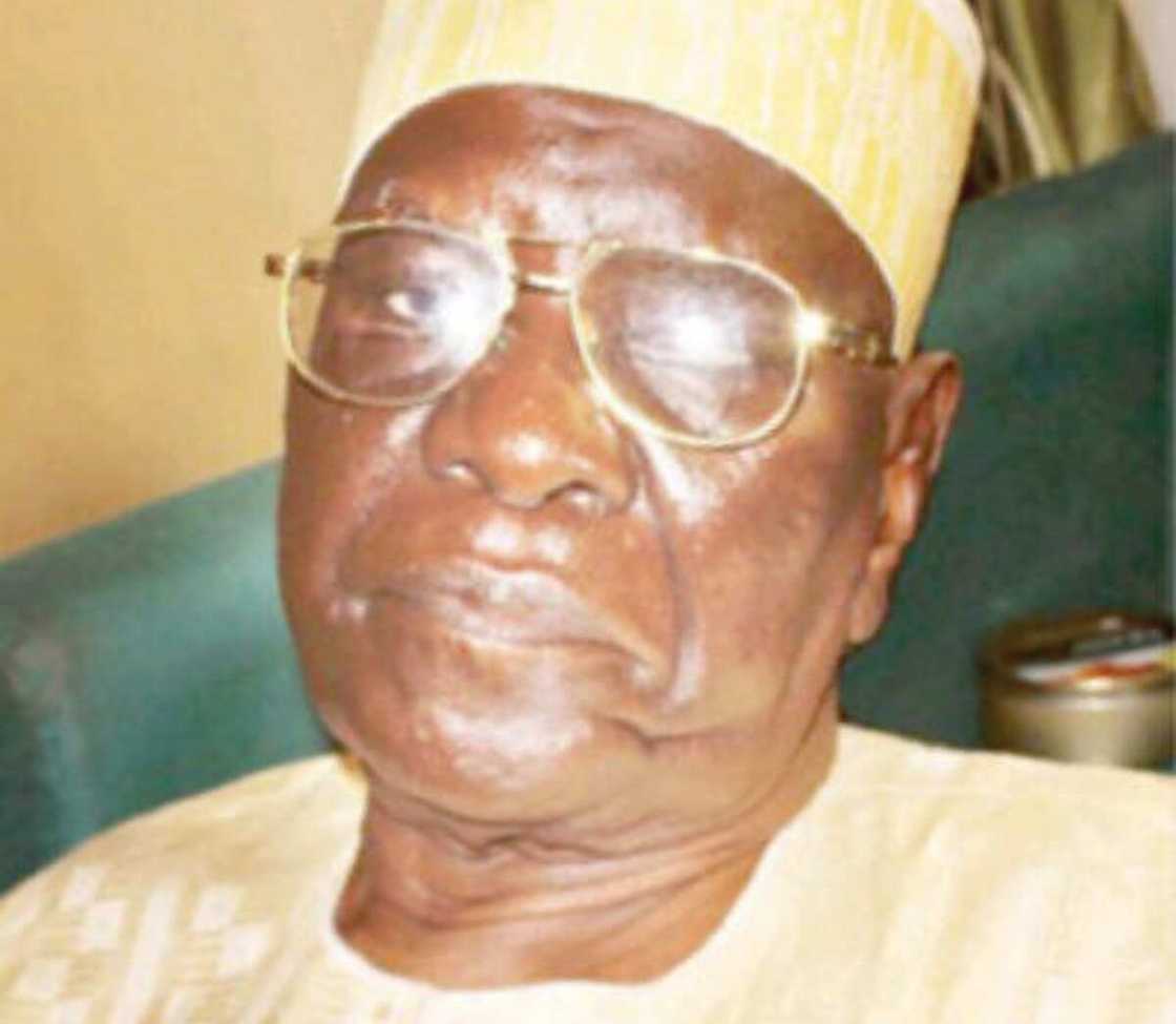 Fittatun farfesoshin Nigerian 13 da suka mutu a 2020 (Hotuna) Fittatun farfesoshin Nigerian 13 da suka mutu a 2020 (Hotuna)