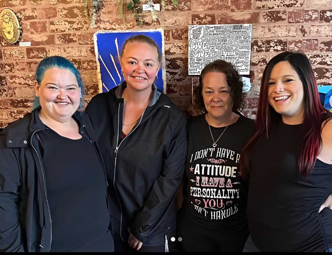 TV personality Amy Halterman, Amanda Halterman, Misty Wentworth, and a lady
