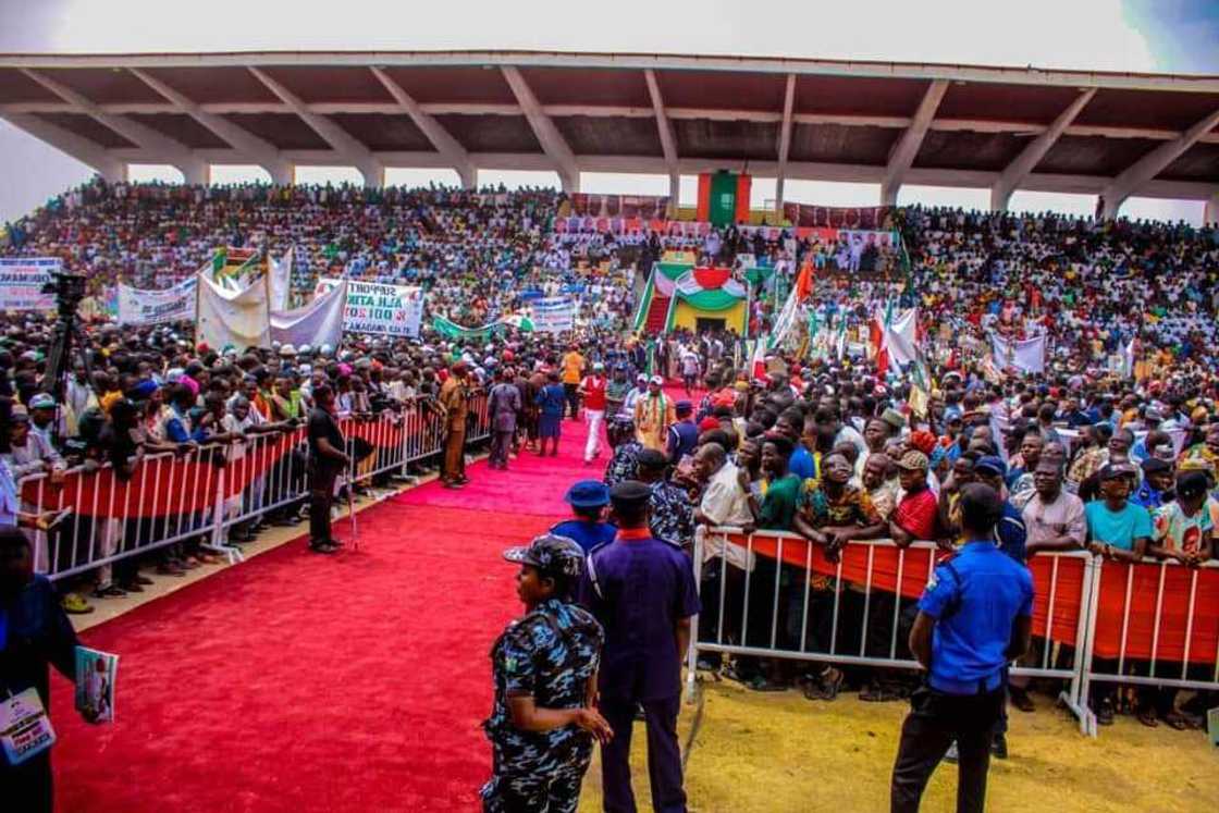 Jihar Taraba ta cika ta batse yayin taron yakin neman zaben kujerar shugaban kasa na jam'iyyar PDP Jihar Taraba ta cika ta batse yayin taron yakin neman zaben kujerar shugaban kasa na jam'iyyar PDP