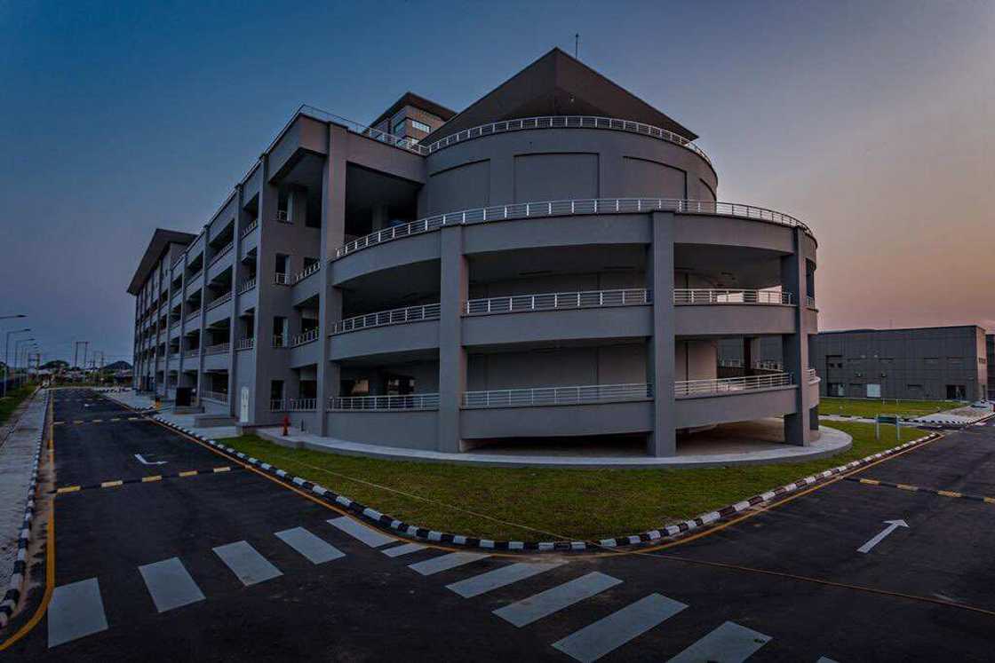 NCDMB: Buhari ya bude katafaren ginin bene mai hawa 17 a Bayelsa (Hotuna) NCDMB: Buhari ya bude katafaren ginin bene mai hawa 17 a Bayelsa (Hotuna)