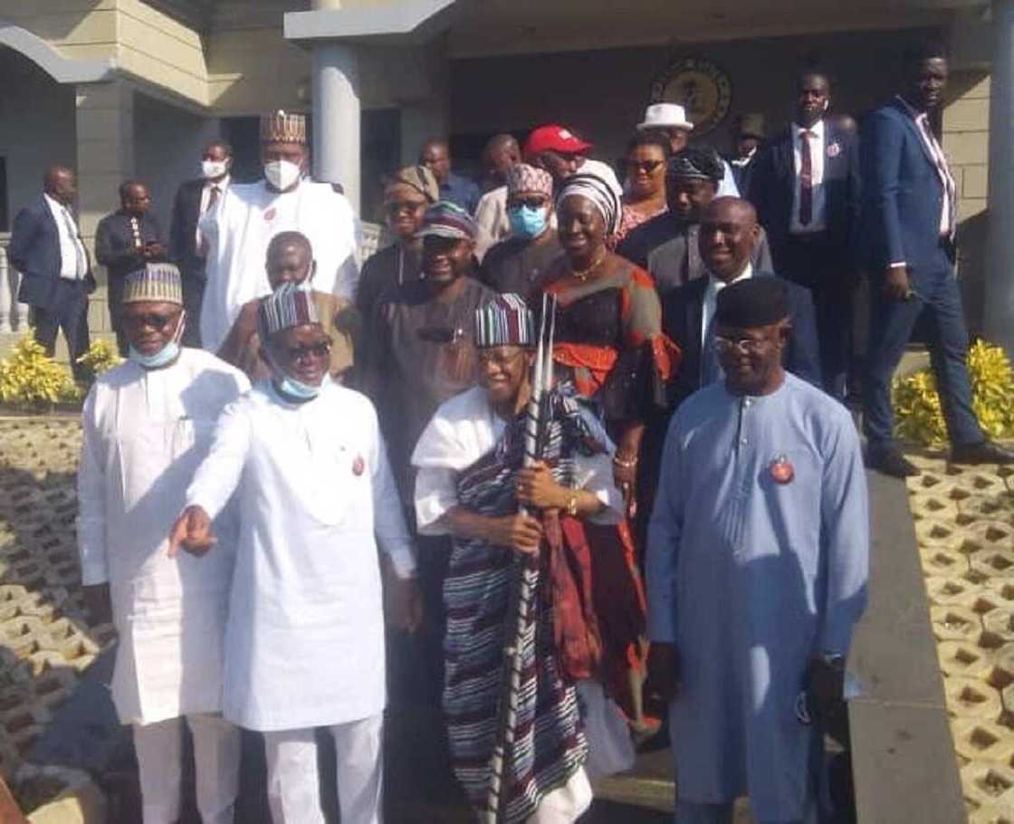 Kisan manoma 40: Duniya bata siyarwa da Najeriya makamai, an bar mu hannun 'yan ta'adda, Lai Mohammed Kisan manoma 40: Duniya bata siyarwa da Najeriya makamai, an bar mu hannun 'yan ta'adda, Lai Mohammed