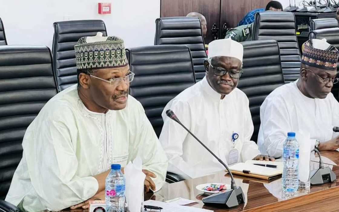 An nemi a kori shugaban hukumar zabe daga mukaminsa An nemi a kori shugaban hukumar zabe daga mukaminsa