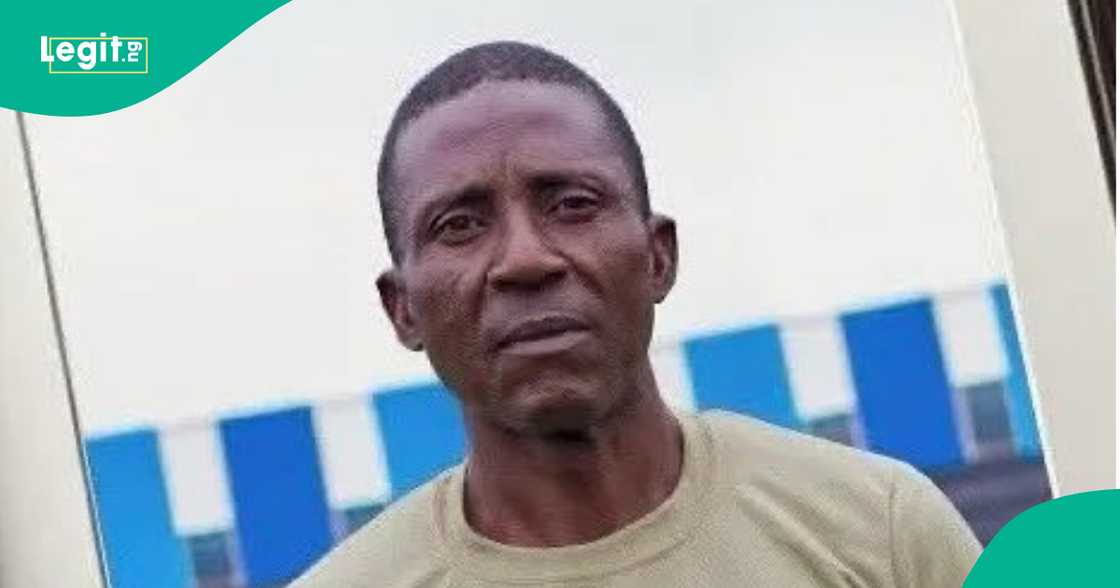 Mataimakin kocin Shooting Stars, Akin Olowookere. Mataimakin kocin Shooting Stars, Akin Olowookere.