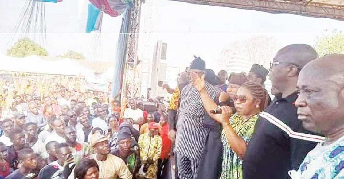 Diyar tsohon shugaban majalisa, David Mark ta fice daga PDP ta koma APC Diyar tsohon shugaban majalisa, David Mark ta fice daga PDP ta koma APC