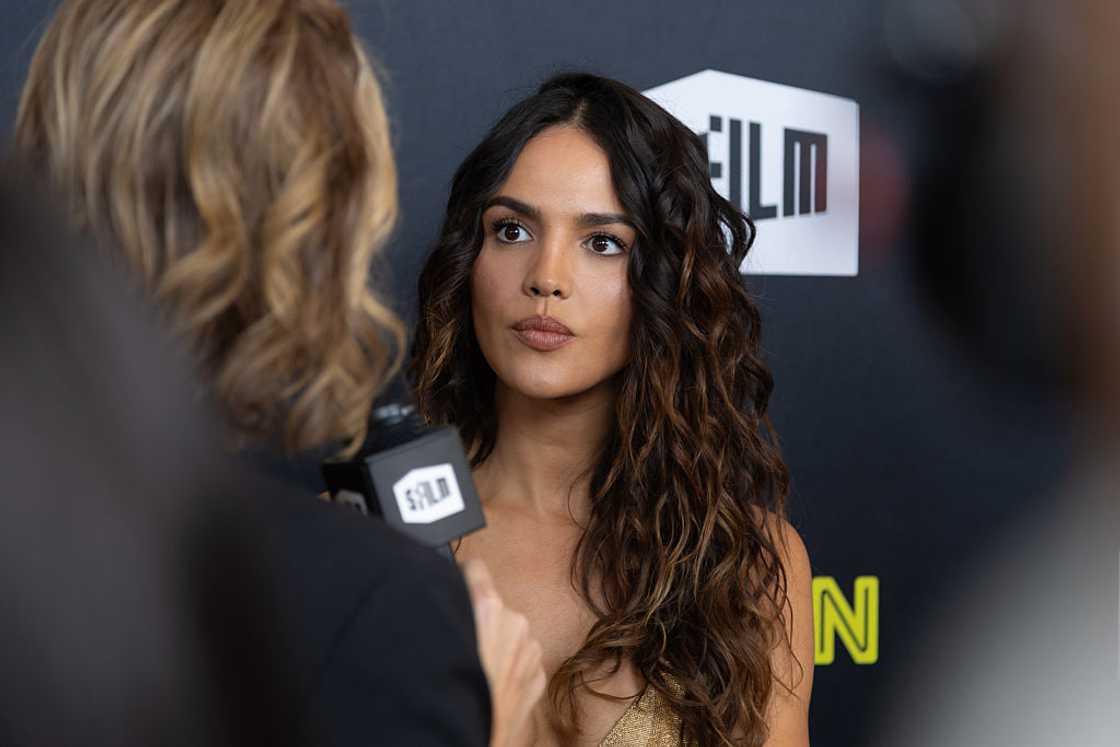 Eiza González gives an interview Eiza González gives an interview
