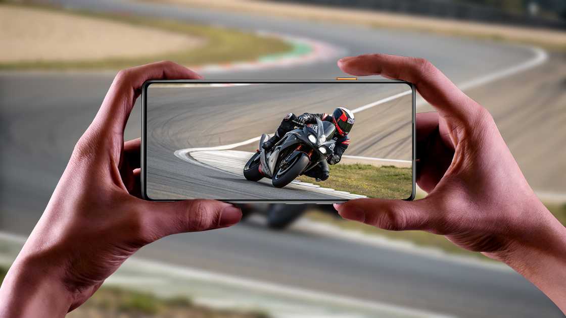 Blurred Shots Are History Thanks to AI FlashSnap on the CAMON 40 Blurred Shots Are History Thanks to AI FlashSnap on the CAMON 40