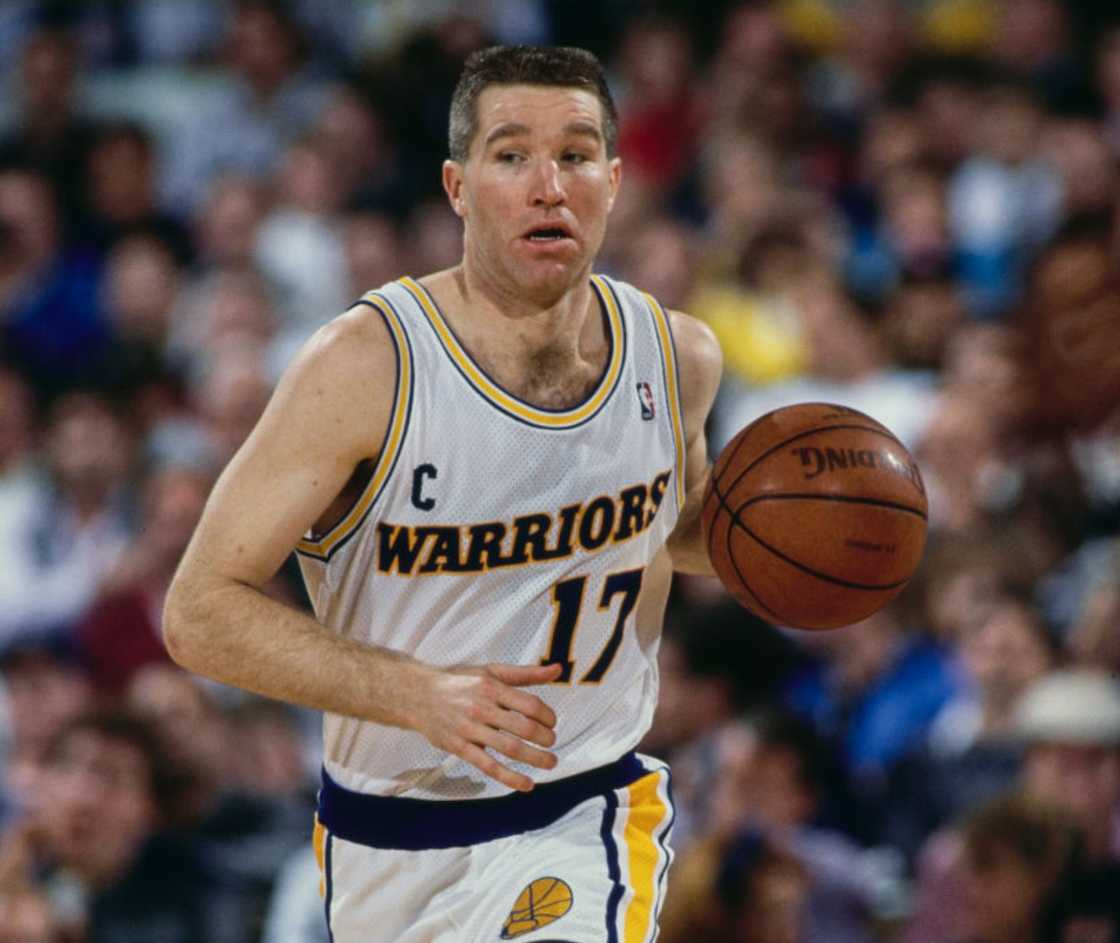 Chris Mullin dribbles the basketball down the court during the NBA Pacific Division basketball game