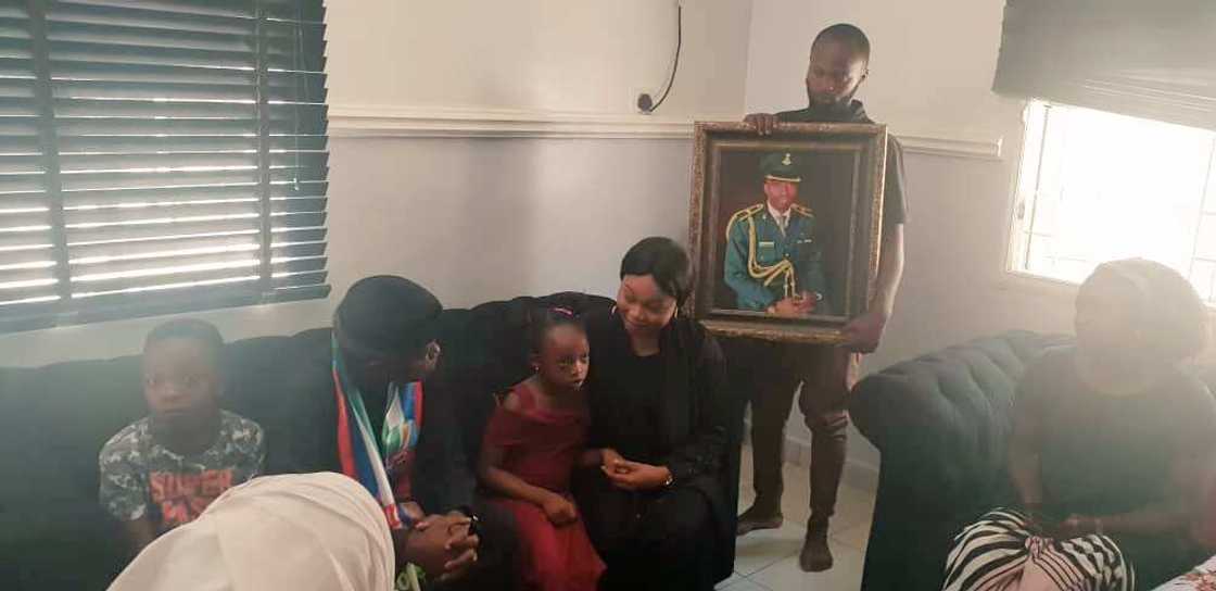 Osinbajo yayin ziyarar iyalan marigayi Manjo Solomon Kabiru Umaru Osinbajo yayin ziyarar iyalan marigayi Manjo Solomon Kabiru Umaru