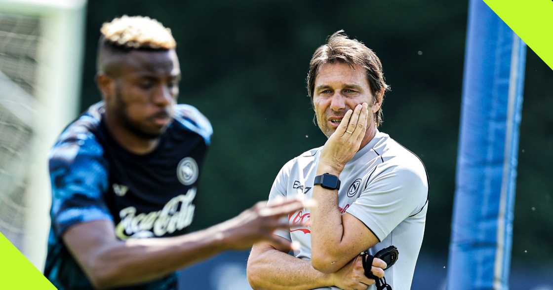 Antonio Conte watching Victor Osimhen train.