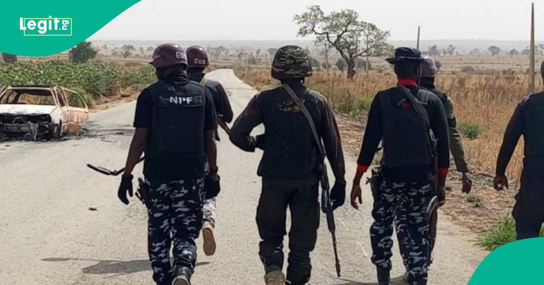 Yan sanda. Yan sanda.