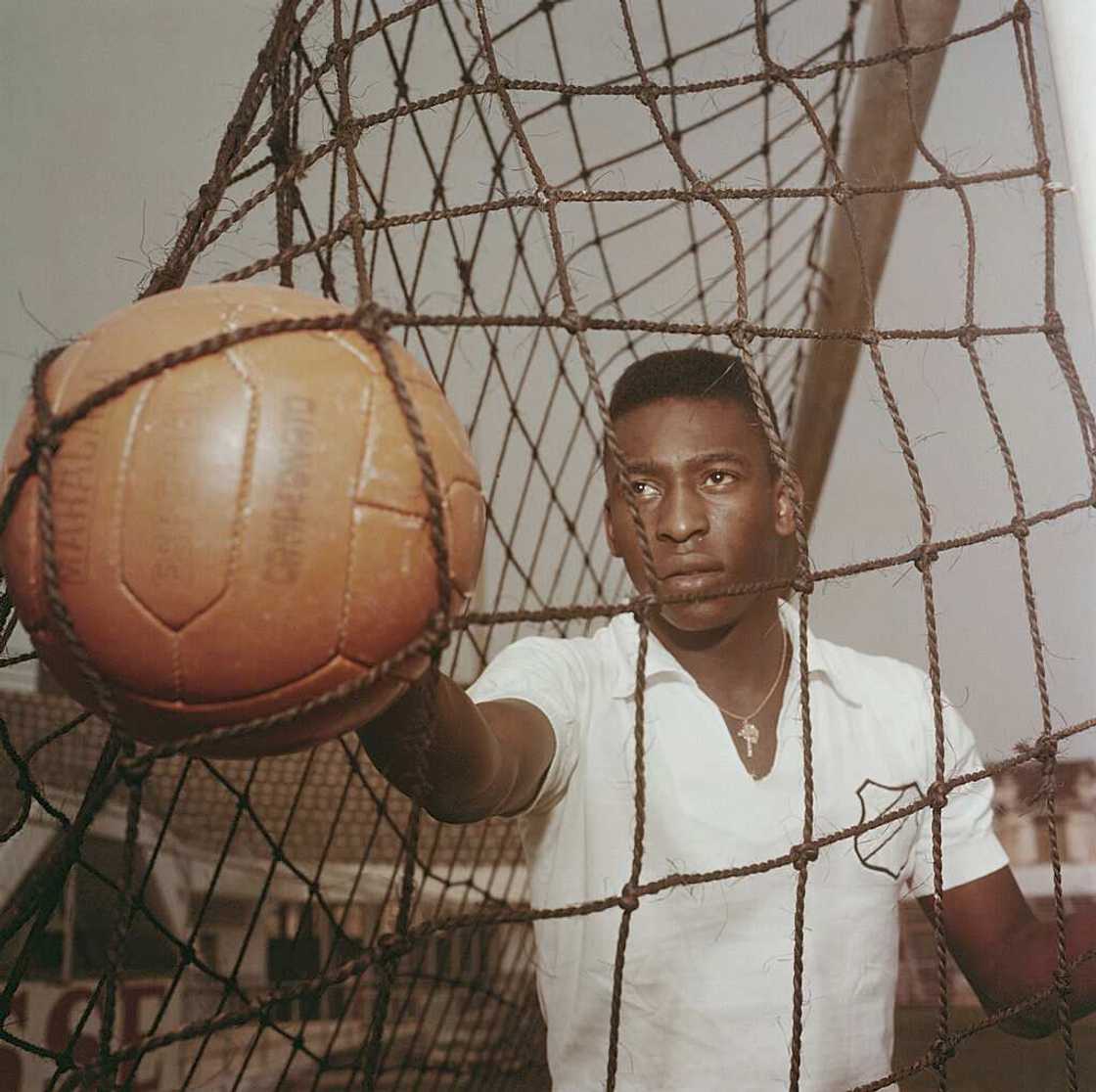 Pelé: biographie d’une légende extraordinaire du football Pelé: biographie d’une légende extraordinaire du football