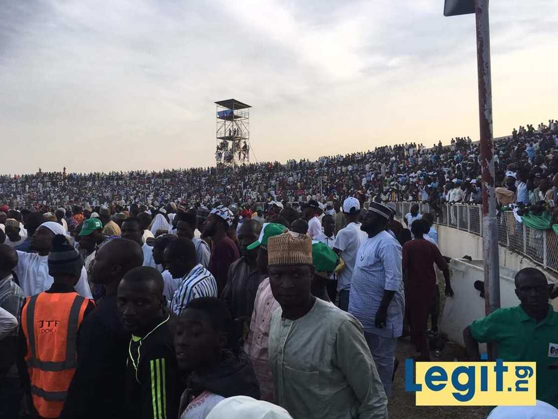 Hotunan yadda mutan jihar Kaduna suka tarbi shugaba Muhammadu Buhari Hotunan yadda mutan jihar Kaduna suka tarbi shugaba Muhammadu Buhari