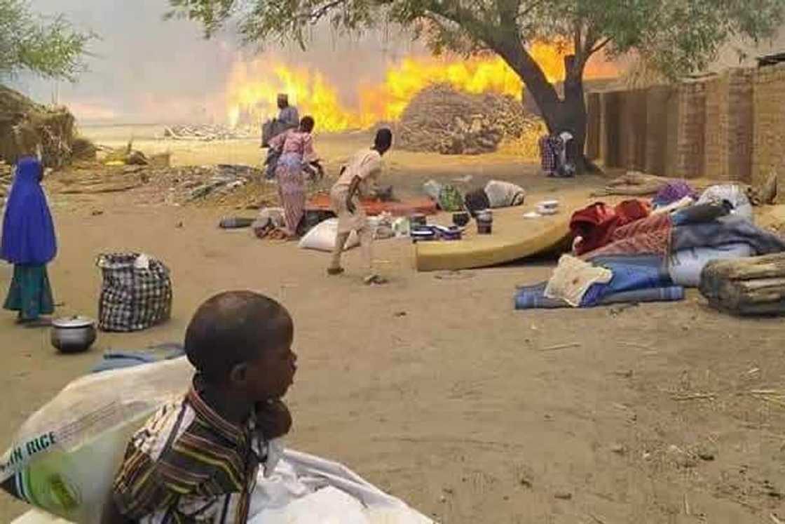 A binciki abin da ya sabbaba gobara a sansanin yan gudun hijira dake Ngala – Buhari A binciki abin da ya sabbaba gobara a sansanin yan gudun hijira dake Ngala – Buhari