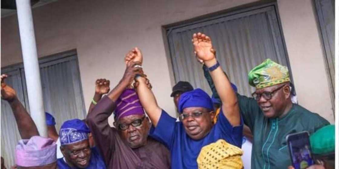 Shugaban APC ya tattari zuga, sun koma jam'iyyar PDP Shugaban APC ya tattari zuga, sun koma jam'iyyar PDP