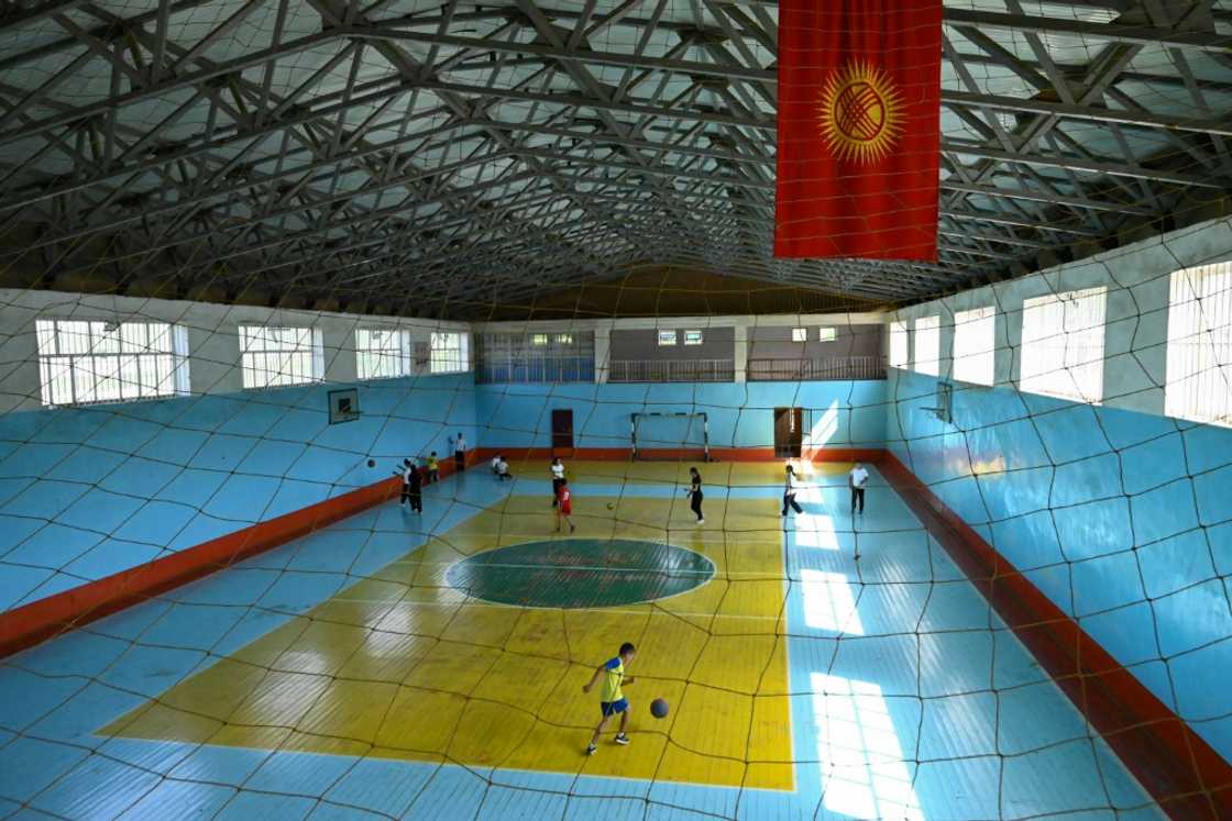 Unable to fund projects alone, governments encourage citizens to contribute Unable to fund projects alone, governments encourage citizens to contribute