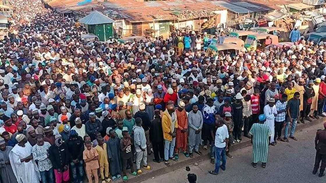 Jos ta cika ta banbatse sakamakon rasuwar Attajiri, Alhaji Mouhammadu Mai Block Jos ta cika ta banbatse sakamakon rasuwar Attajiri, Alhaji Mouhammadu Mai Block