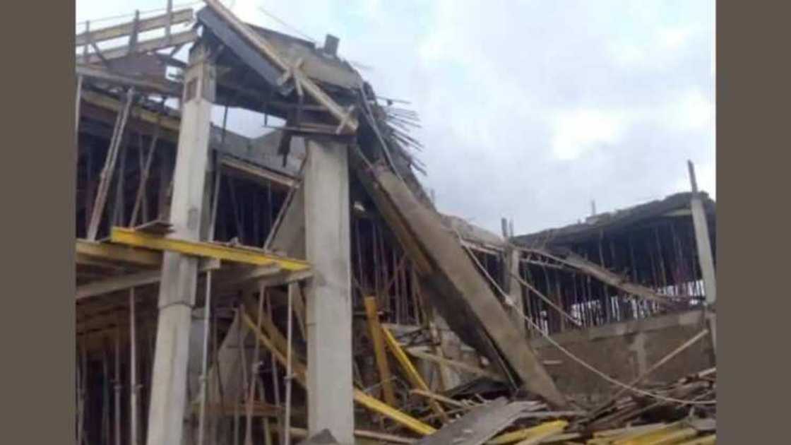 Ginin Otal mai hawa 20 ya faɗo. Ginin Otal mai hawa 20 ya faɗo.