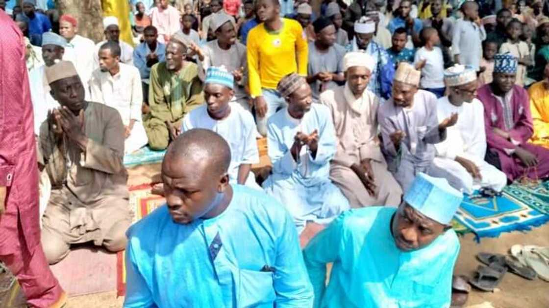 Hotunan yadda mutanen Zaria suka yi wa 'yan bindiga sallar kunuti