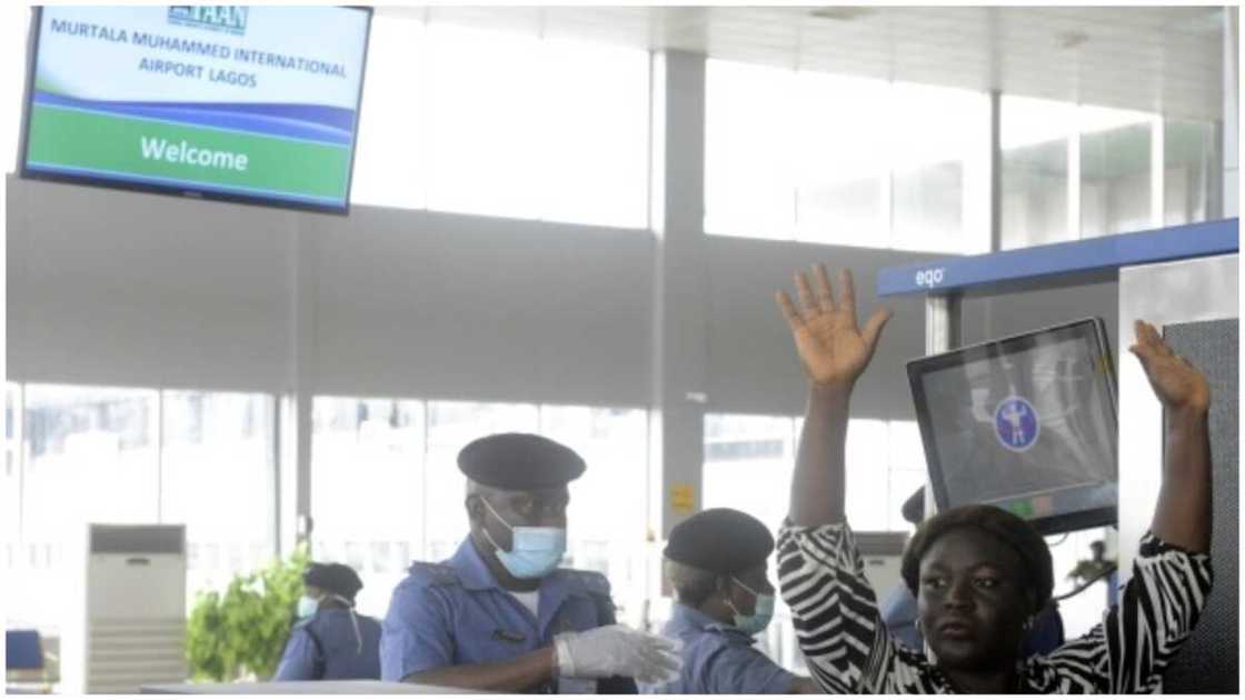 FG Reacts as 6 security officers were caught on camera extorting passengers at Lagos airport FG Reacts as 6 security officers were caught on camera extorting passengers at Lagos airport